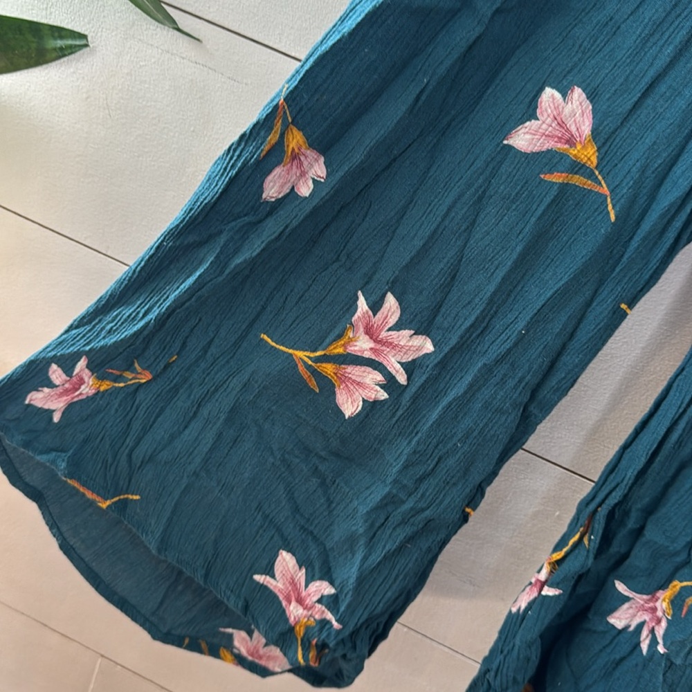 Billabong Floral Green Twist Back Jumpsuit Size Small - Picture 7 of 14